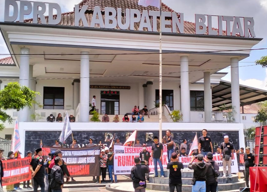 GPI Gelar Unjuk Rasa Depan Gedung DPRD  Kabupaten Blitar