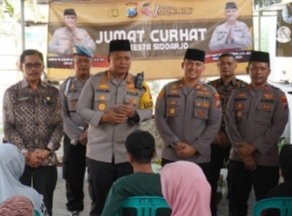 Polresta Sidoarjo Laksanakan Jumat Curhat Bersama Warga di Masjid Al-Muhajirin Sidokare