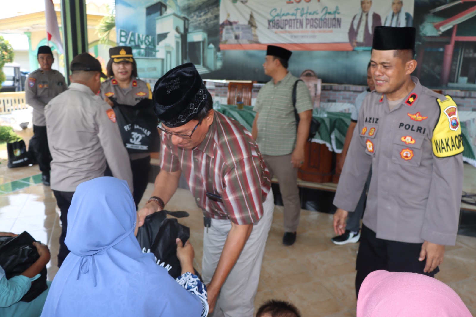 Bakti Polri Untuk Masyarakat, Polres Pasuruan Gelar Jum’at Curhat Dan Bansos Lansia