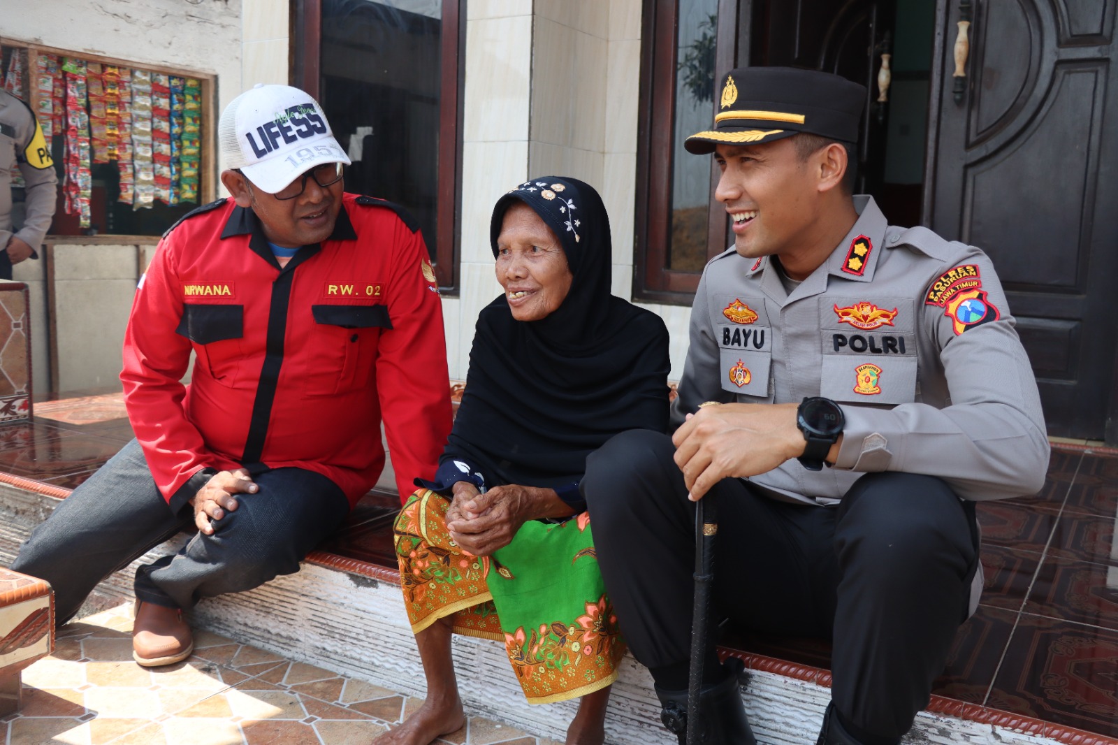 Peduli Masyarakat, Kapolres Pasuruan Melaksanakan Jum’at Curhat Dan Baksos Door To Door