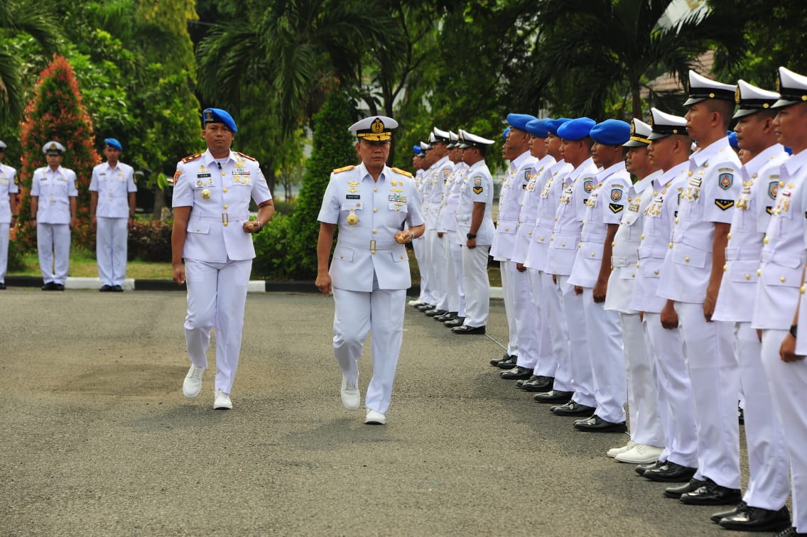 Dankodikdukum Pimpin Upacara Tupdik Siswa Diklaba dan Diktukba TNI AL TA 2023