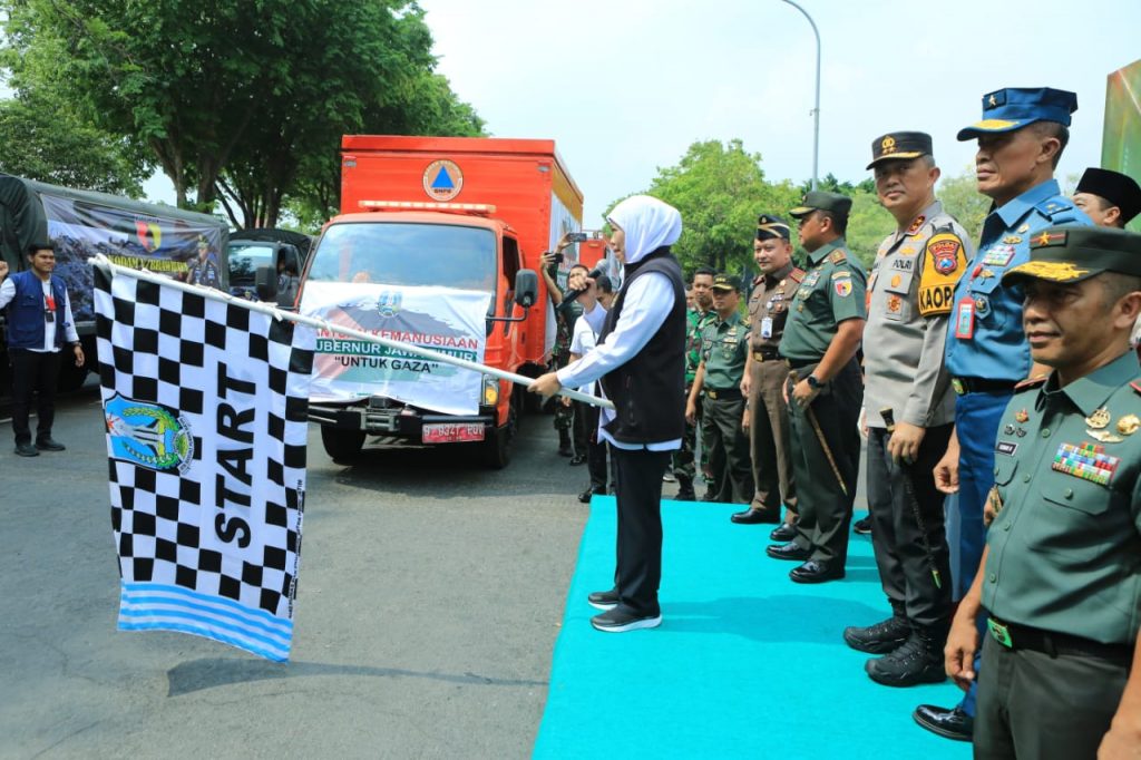 Gubernur Khofifah Bersama Forkopimda Jatim Kirim Bantuan Kemanusiaan ke Palestina