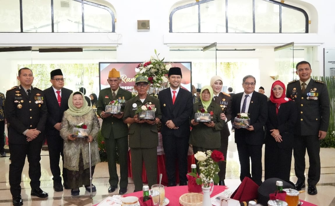 Kajati Jatim Ramah Tamah Bersama Keluarga Pahlawan Nasional di Kantor Gubernur Jatim