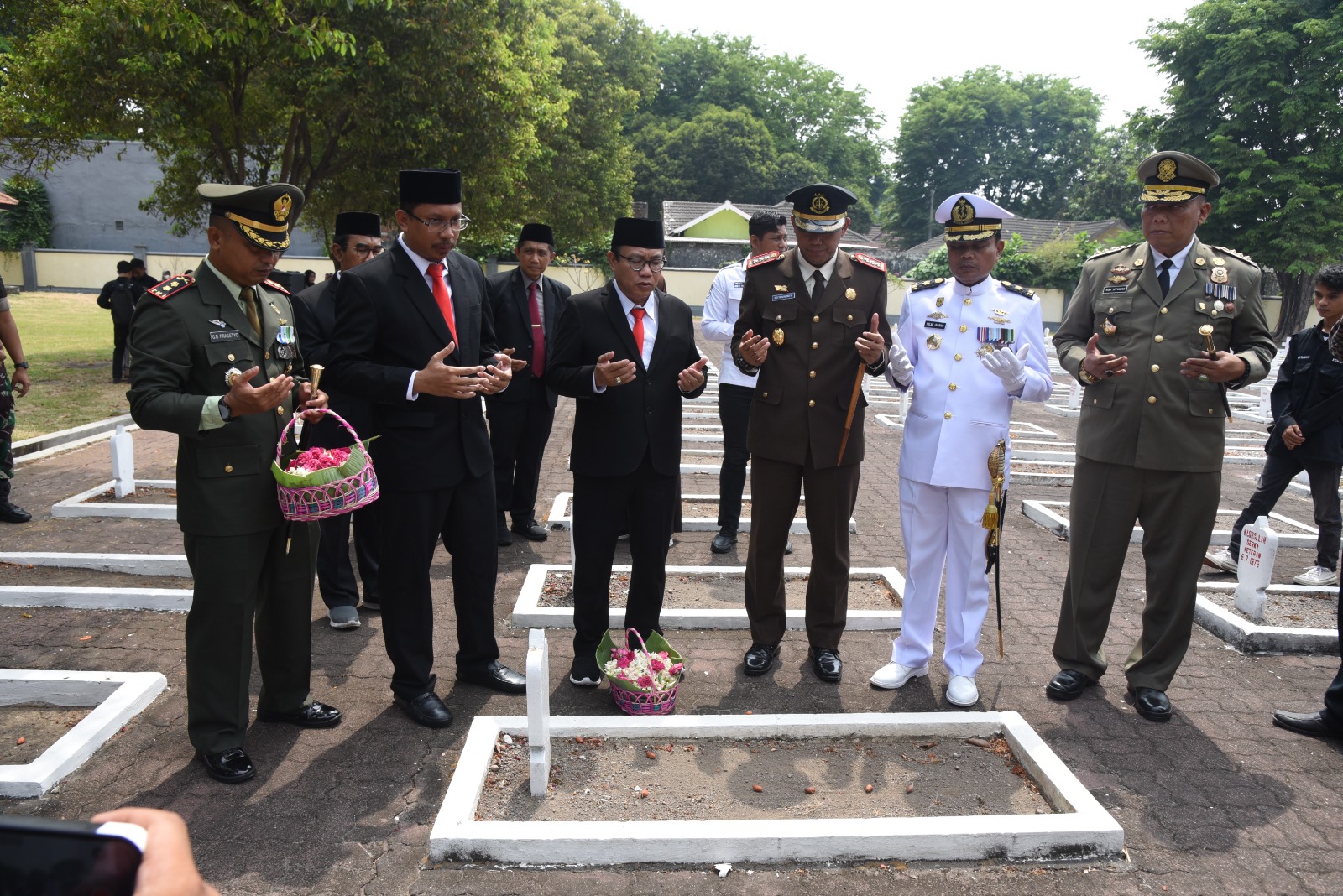 Peringati Hari Pahlawan, Bupati Gus Muhdlor Ajak Berjuang Perangi Kebodohon dan Kemiskinan