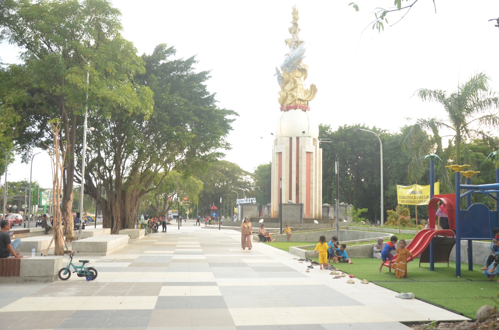 Alun-alun Sidoarjo dipasang CCTV dan Internet Gratis tanpa Password