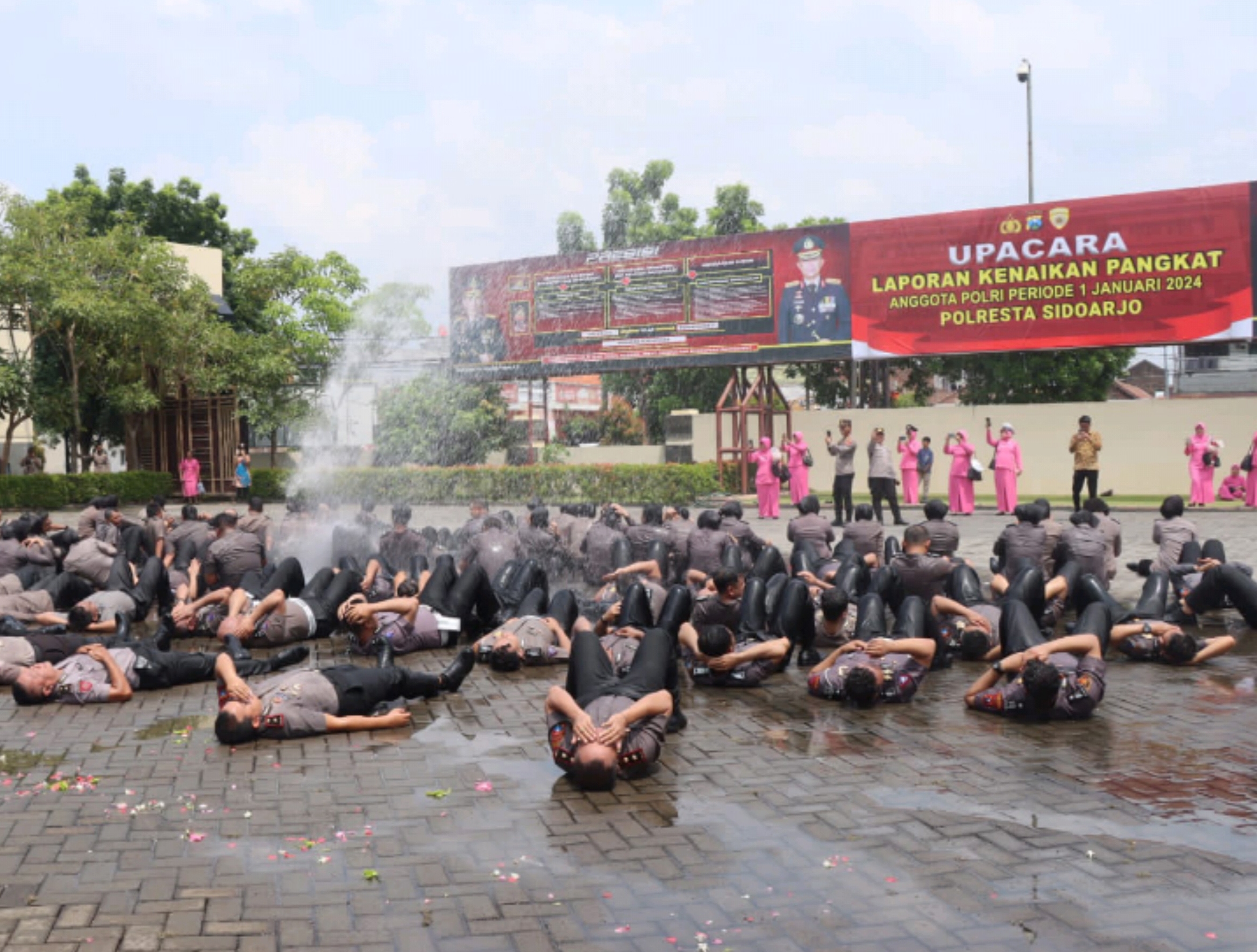 Awali tahun baru 2024, Sebanyak 127 Personel Polri di Sidoarjo Mendapatkan Kado Kenaikan Pangkat