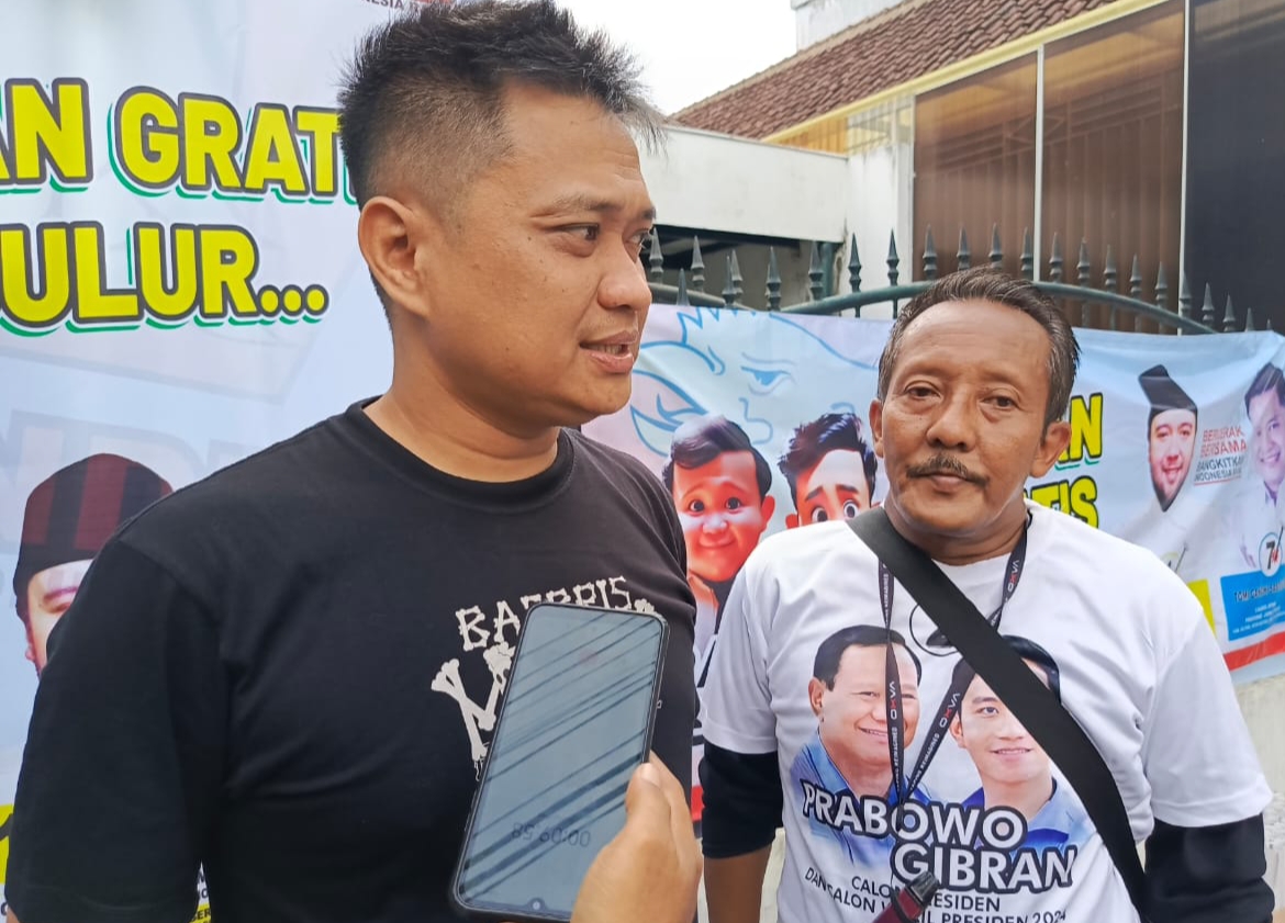 Caleg Gerindra Tomi Gandhi Sasongko Bagikan Makan dan Susu Gratis