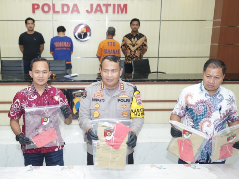 Ditreskrimum Polda Jatim, Amankan Tersangka Penipuan Rekrutmen ASN 7.4 Miliar