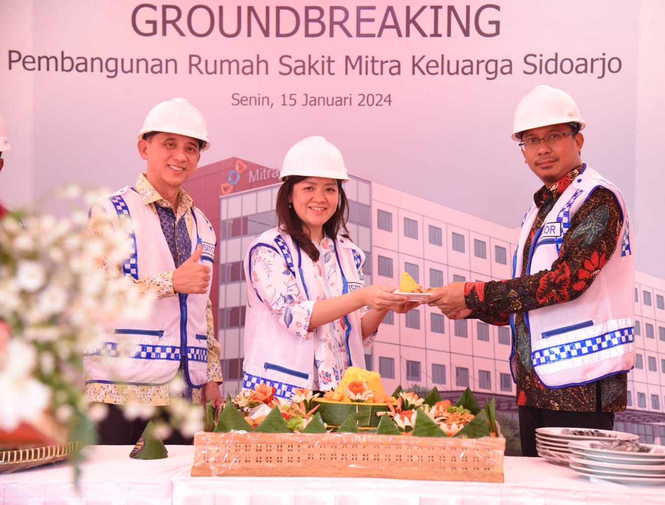 Gus Mudhlor Hadiri Ground Breaking Pembangunan RS Mitra Keluarga di Pagerwojo