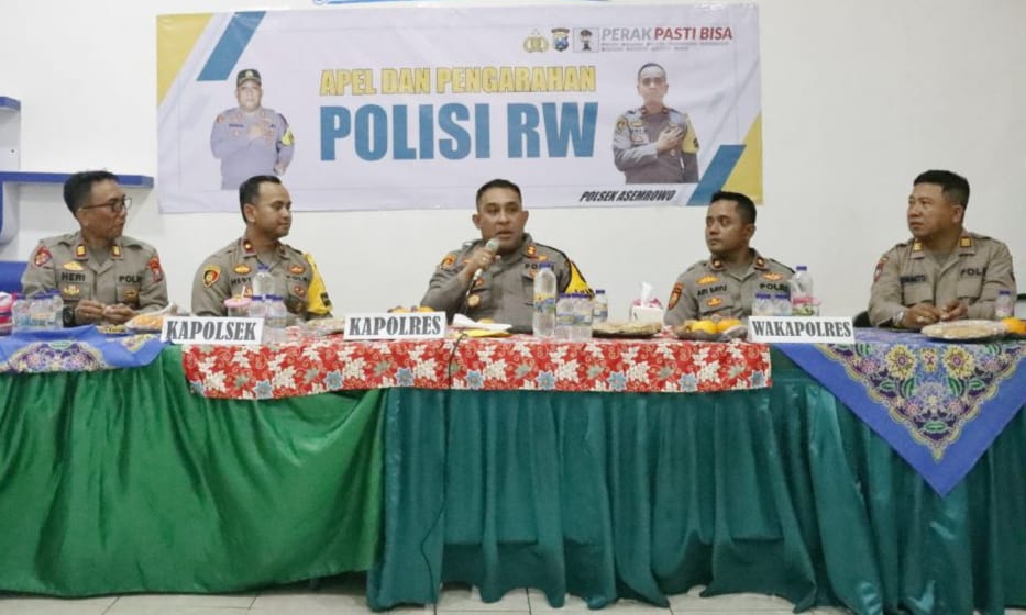 Jelang Pemilu 2024, Kapolres Pelabuhan Tanjung Perak Berikan Arahan Polisi RW Kecamatan Asemrowo