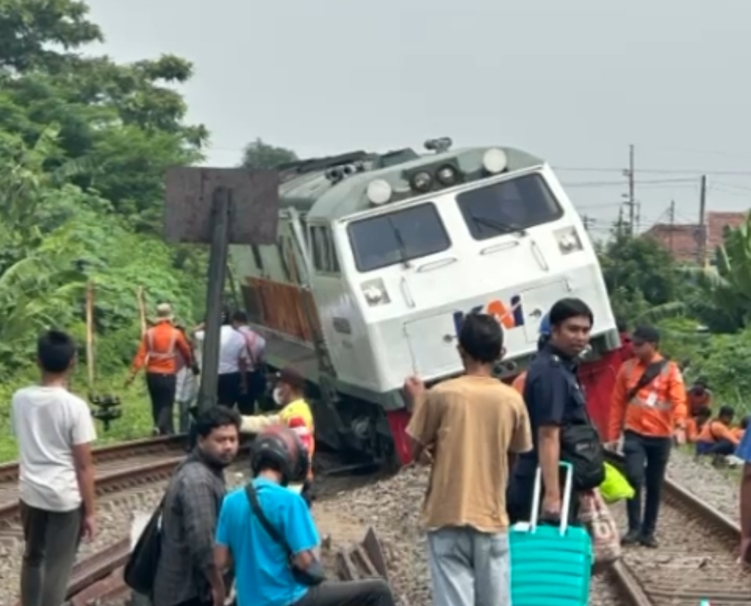 Kereta Api Pandalungan Anjlok Dekat Stasiun Tanggulangin