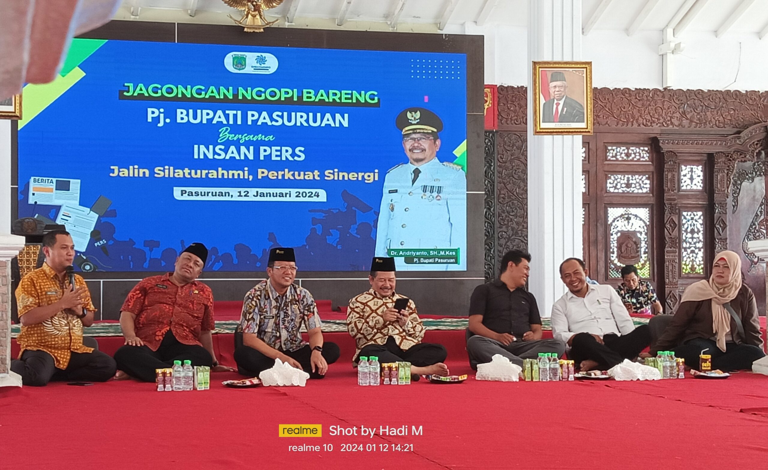 Pj Bupati Pasuruan Andriyanto Jagongan Ngopi Bareng Bersama Wartawan