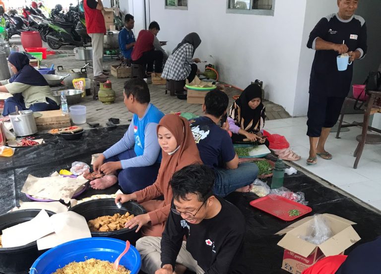 PMI Kabupaten Pasuruan Buka Dapur Umum Korban Banjir Winongan