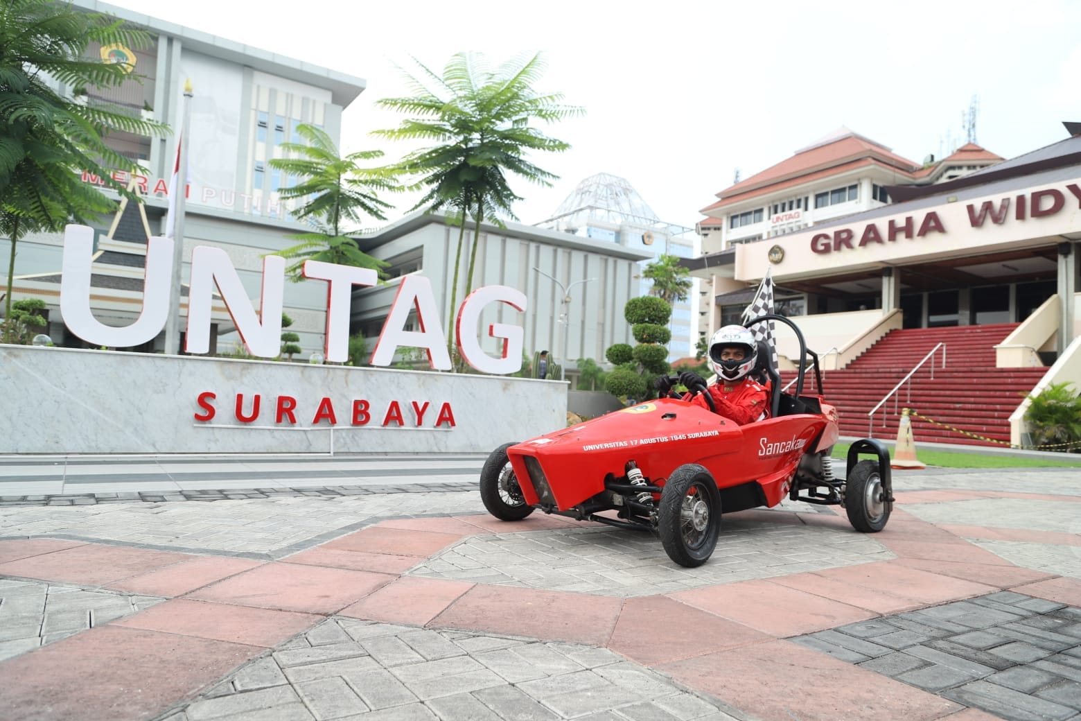 Untag Surabaya Kembangkan Mobil Listrik Sancaka