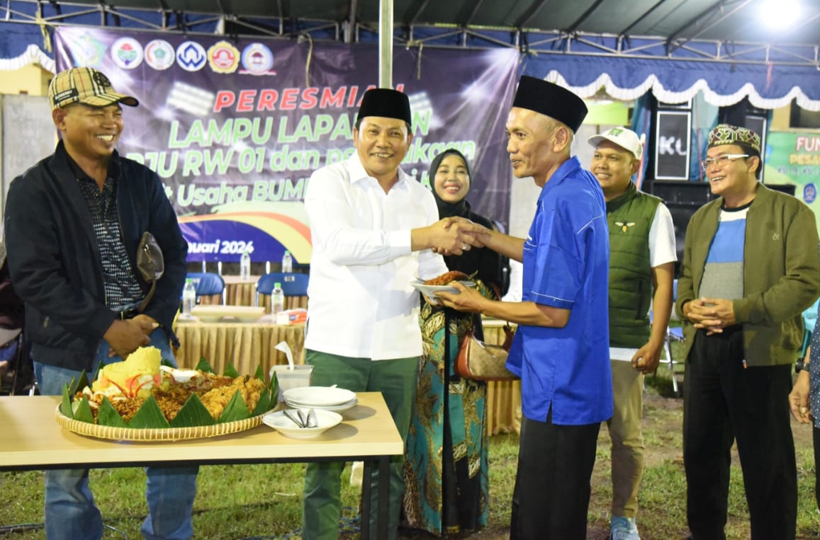 Wabub H. Subandi Resmikan Lampu Lapangan Sepakbola “Pesawad” Desa Wedoro