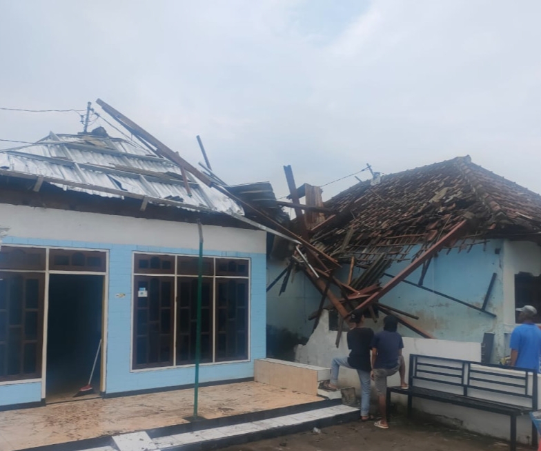 Angin Puting Beliung Terjang 18 Rumah di Pasuruan