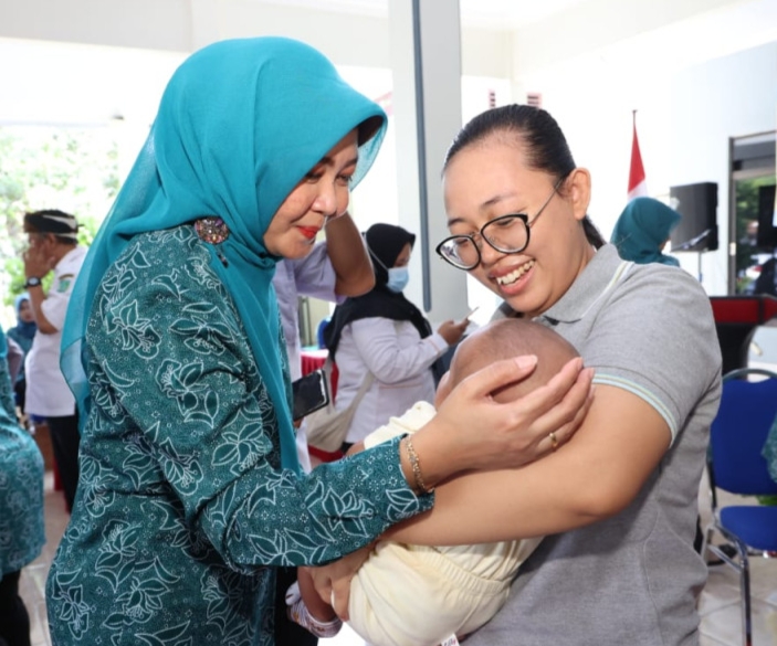 Ketua Tim PKK Penggerak Kabupaten Pasuruan Ajak Seluruh Orang Tua Untuk Berikan Imunisasi Polio Tahap Dua