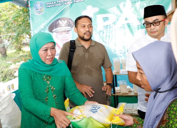 Tingkatkan Daya Beli Masyarakat, Gubernur Khofifah Adakan Pasar Murah di Jember