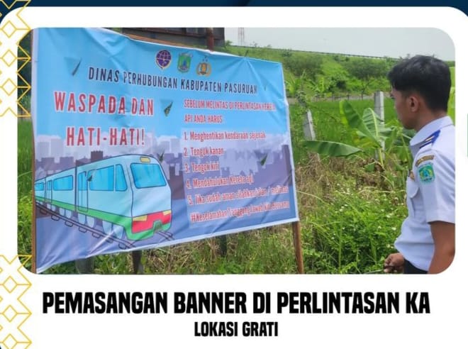 Dishub Kabupaten Pasuruan Pasang Bener Himbauan Di Perlintasan Kereta Api Menjelang Arus Mudik idul Fitri 2024,