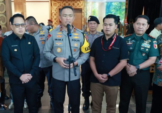 Kapolda Jatim Pastikan Proses Rekapitulasi Pemilu di KPU Jatim Berjalan Aman dan Lancar