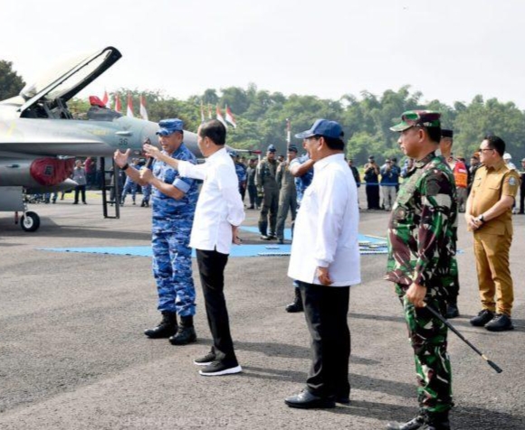 Panglima TNI Dampingi Presiden RI Kunjungi Lanud Iswahjudi Magetan