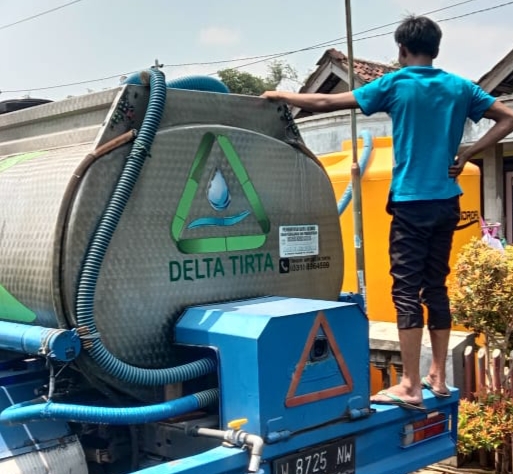 Perumda Delta Tirta Sidoarjo Salurkan 200 Ribu Liter Air Bersih untuk Korban Banjir