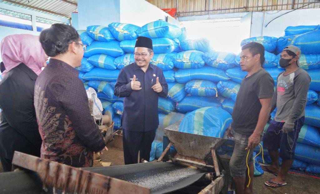 Pj Bupati Pasuruan Andrianto Resmikan Gudang Garam Rakyat