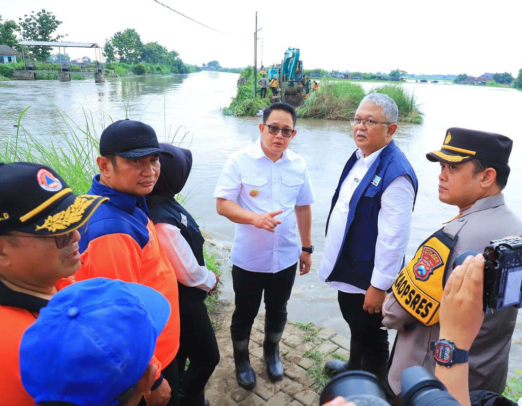 Pj Gubernur Adhy Imbau Masyarakat Waspada Bencana Hidrometeorologi