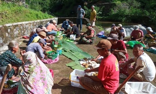 Babinsa Ampel Hadiri Tradisi Grebeg Air Bersih