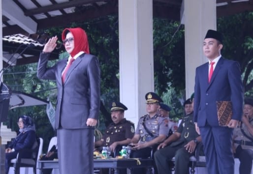 Diguyur Gerimis, Pemkab Sidoarjo Tetap Semangat Gelar Upacara Peringatan Hari Otonomi Daerah Ke-XXVIII