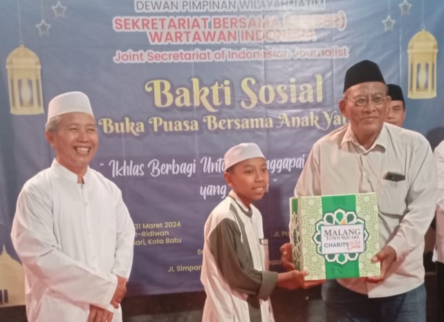 Ikhlas Berbagi Menggapai Ramadhan, DPW SWI Jatim Gelar Baksos Buka Bersama Yatim Piatu di Ponpes Ar-Ridlwan