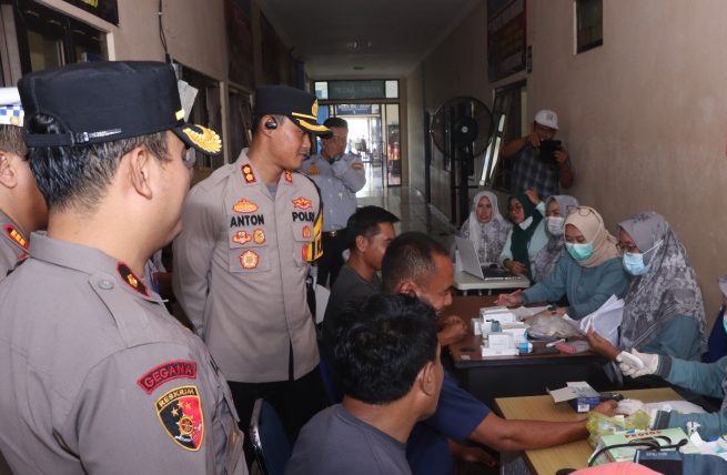 Polres dan Dishub Ponorogo Inspeksi Kendaraan dan Awak Bus Umum di Terminal Seloaji