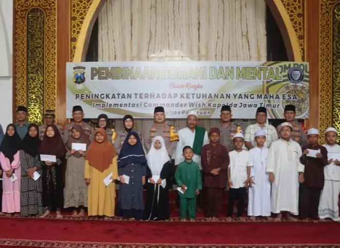 Ramadhan Berkah, Kapolres Pasuruan Bagikan 725 Paket Beras Zakat Fitrah ke Anak Yatim dan Duwafa