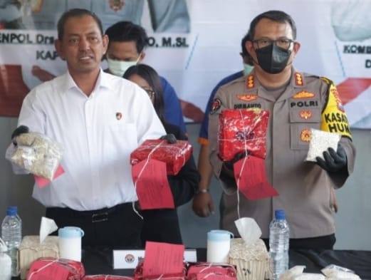 Ditresnarkoba Polda Jatim Berhasil Membongkar Rumah Produksi Narkoba, Ribuan Gram Sabu dan Jutaan Butir Ekstasi Disita