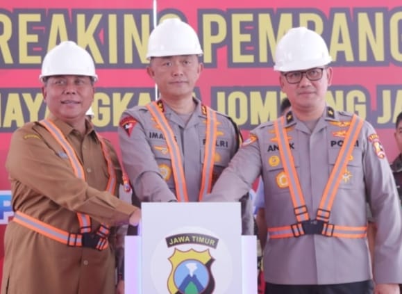 Kapolda Jatim Bersama Karojemengar Srema Polri Ground breaking Rumah Sakit Bhayangkara di Jombang