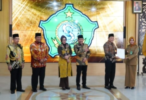 Plt. Bupati Serahkan 58 SK Penambahan Masa Jabatan Kades