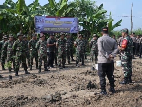 Satgas TMMD Reguler Ke-120 Kodim 0726/Sukoharjo Gelar Karya Bhakti Penghijauan dan Pembersihan pasar