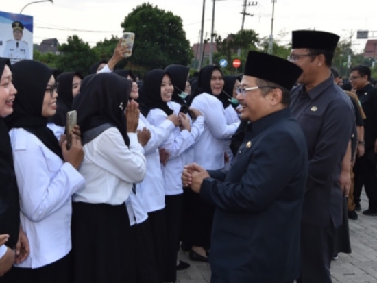 Pj Bupati Pasuruan Serahkan SK 751 PPPK