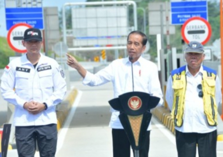 Tingkatkan Konektivitas Riau-Sumatera Barat, Presiden Jokowi Resmikan Tol Bangkinang-XIII Koto Kampar