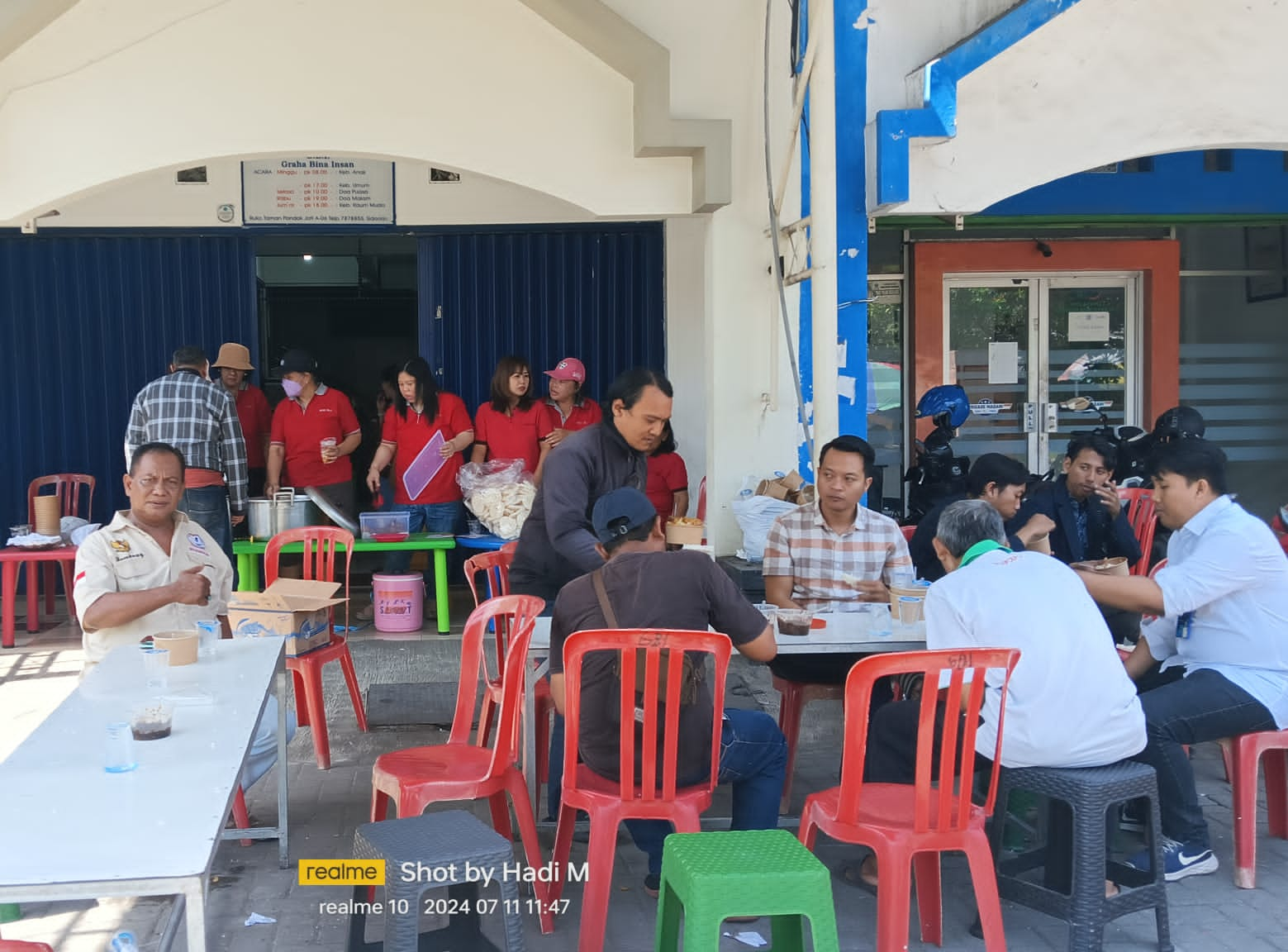 Berbagi Kasih, Gereja Bethel Taman Pondok Jati Sediakan Makan Siang Gratis