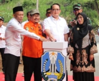 Pj Gubernur Adhy Karyono Resmikan Jembatan Lumbang Pasuruan