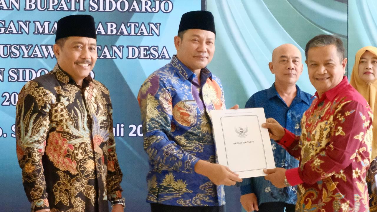 Plt. Bupati Sidoarjo Serahkan 315 SK Anggota BPD Se-Kabupaten Sidoarjo