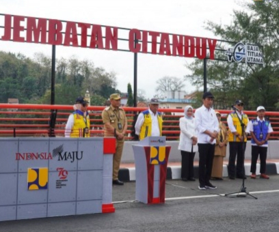 Presiden Jokowi Resmikan 22 Ruas Jalan Daerah dan 16 Jembatan Callender Hamilton di Banjar