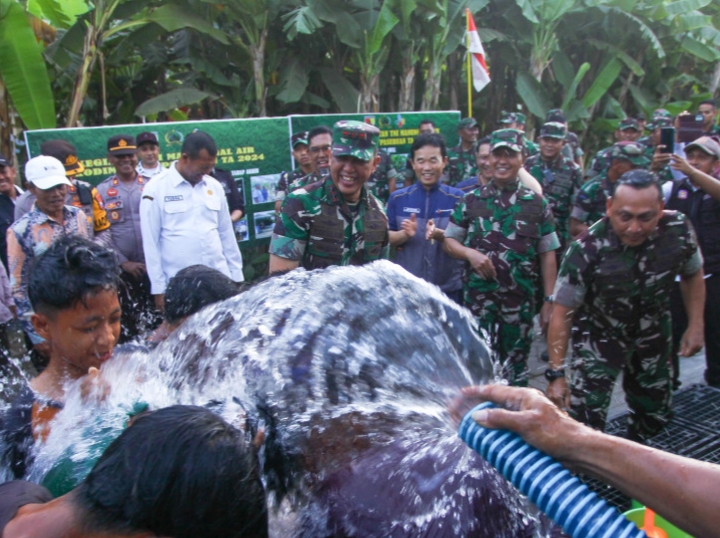 Pangdam V Brawijaya Tinjau Operasional Sumur Bor di Rejoso Pasuruan