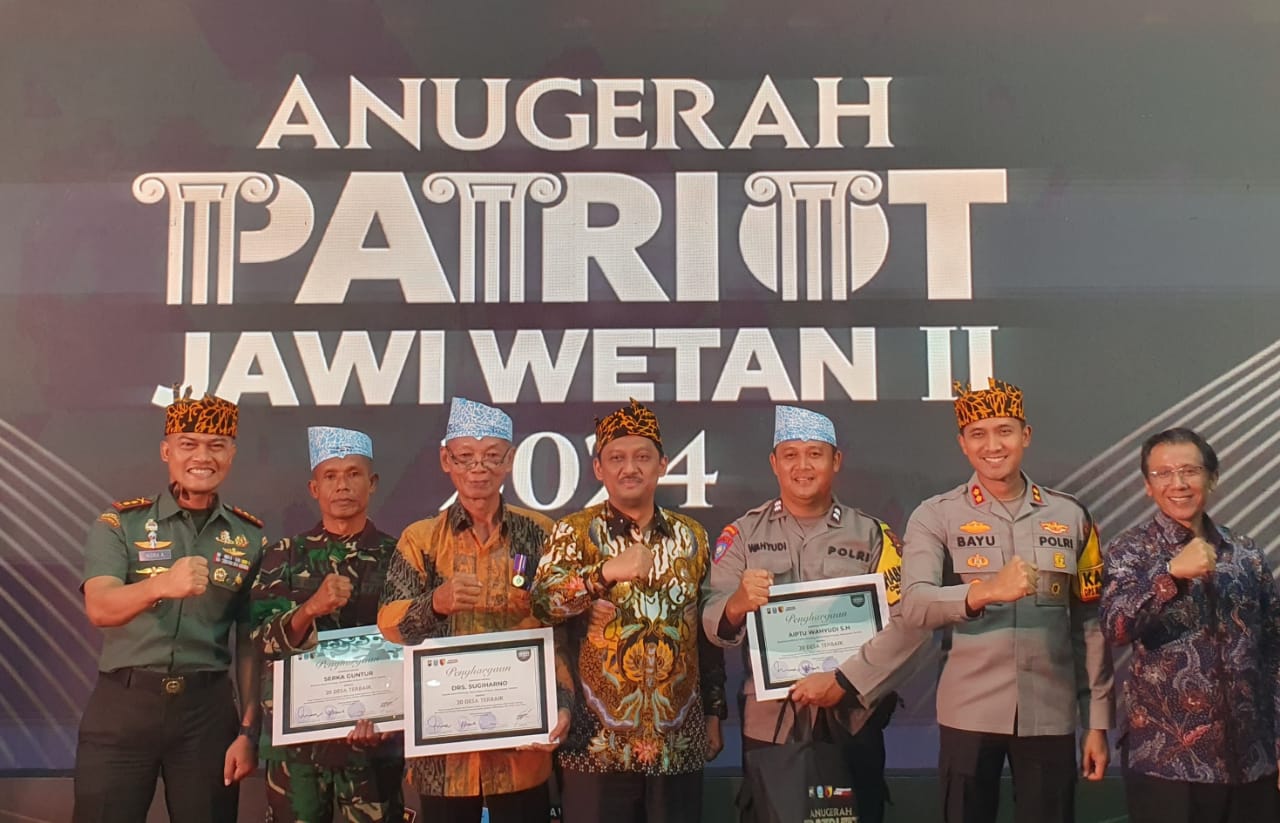 Pak Bhabin Polres Jember dan Tiga Pilar Desa Pontang Raih Anugerah Patriot Jawi Wetan II