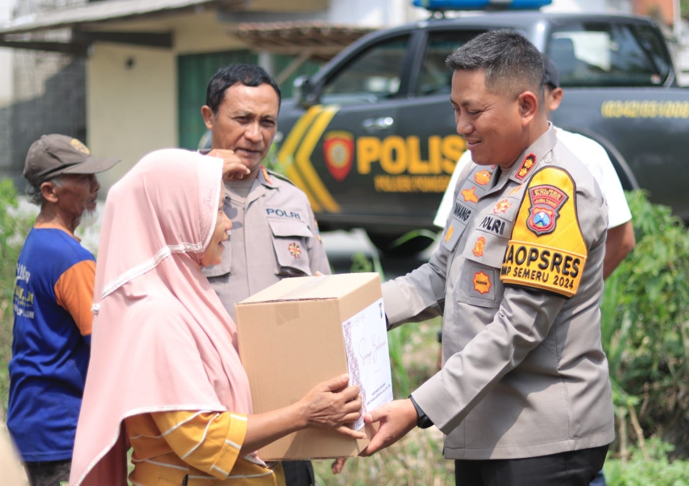 Polres Blitar Kota Beri Bantuan Sosial Kepada Korban Puting Beliung