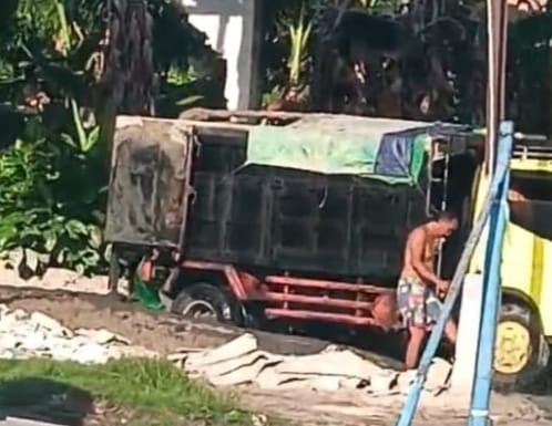 Truk Pengangkut Limbah dari PT. Pakerin Diduga Langgar Prosedur Pengelolaan di Blitar