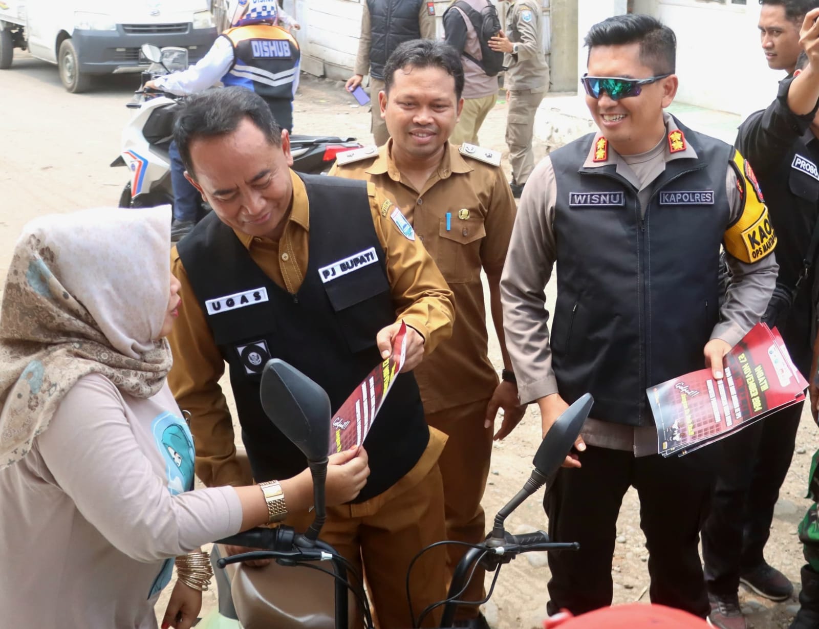 H-1 Coblosan Kapolres Probolinggo Bersama Forkopimda Gelar Patroli Pastikan Pilkada 2024 Kondusif