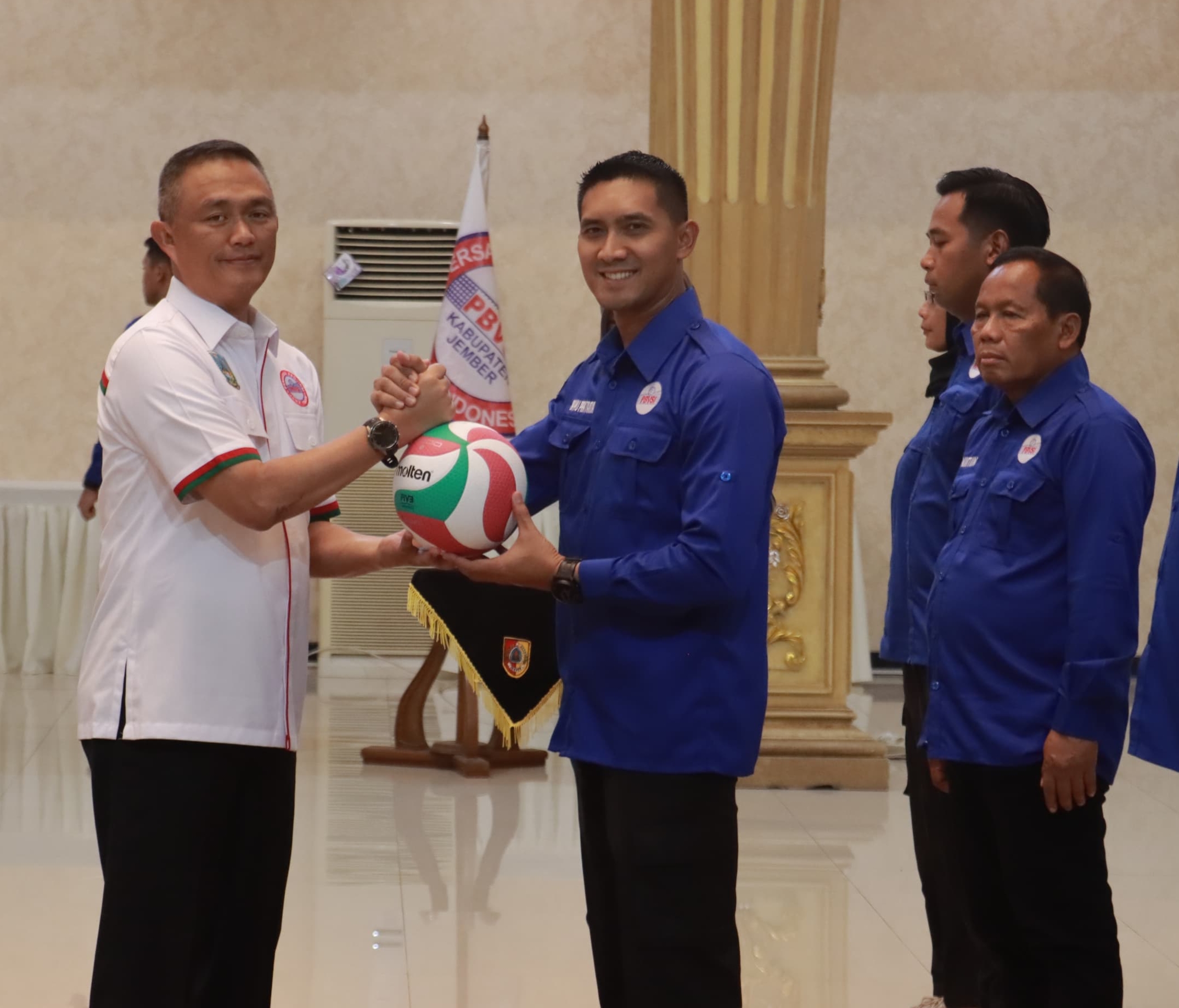 Kapolda Jatim Lantik Pengurus PBVSI Kabupaten Jember Masa Bhakti 2024-2028