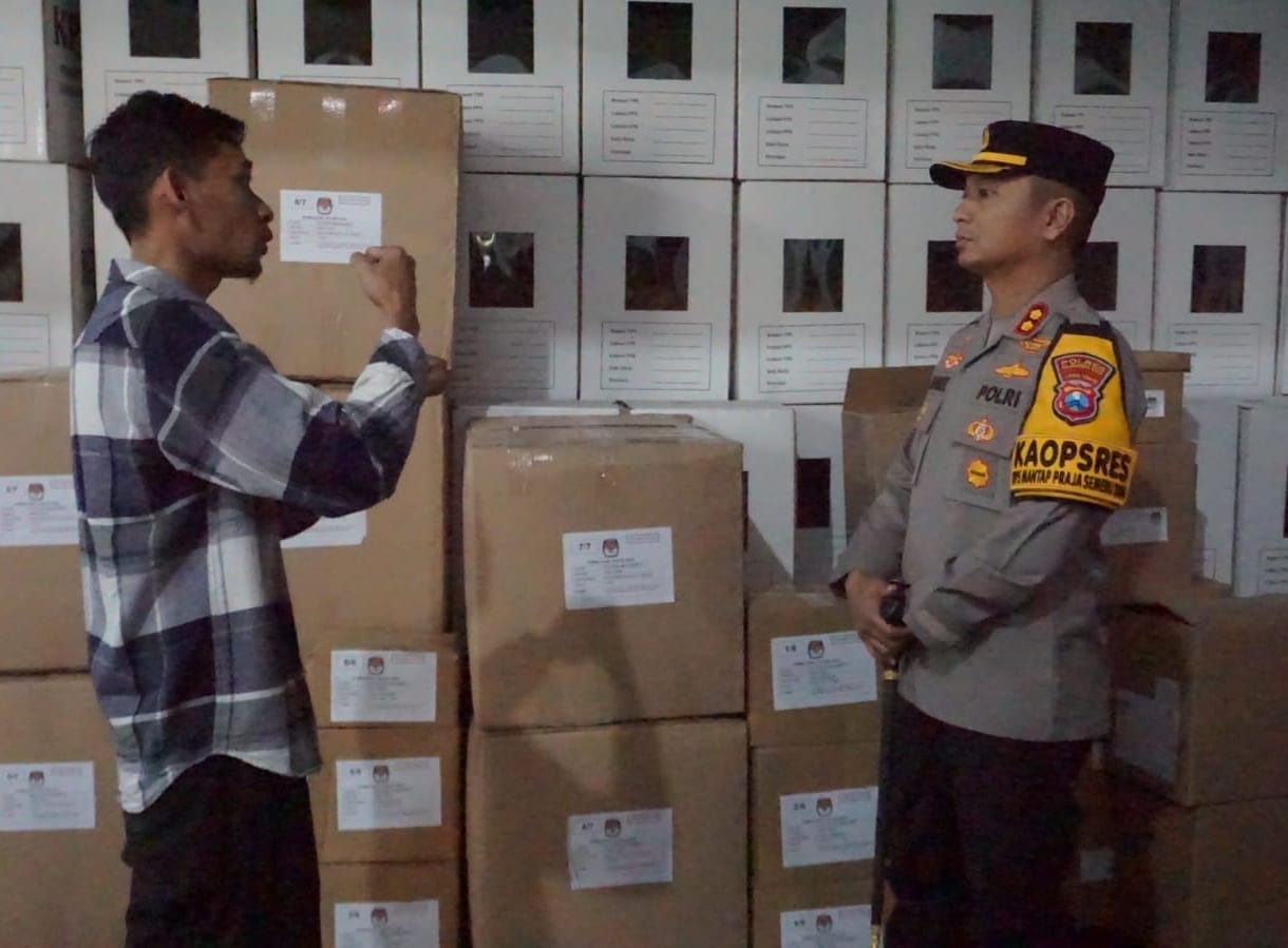 Kapolres Mojokerto Kota Tinjau Gudang Logistik KPU